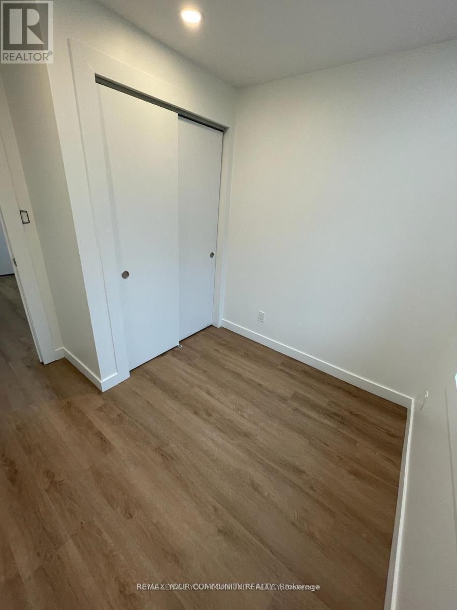 Upper - 2 Harold Street, Toronto, Ontario  M8Z 3R3 - Photo 8 - W12834270