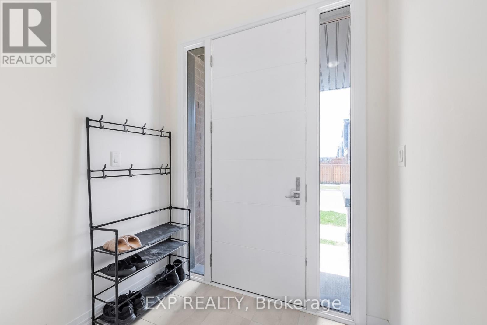 122 Turnberry Lane, Barrie (Painswick South), Ontario  L9J 0M3 - Photo 3 - S12860240