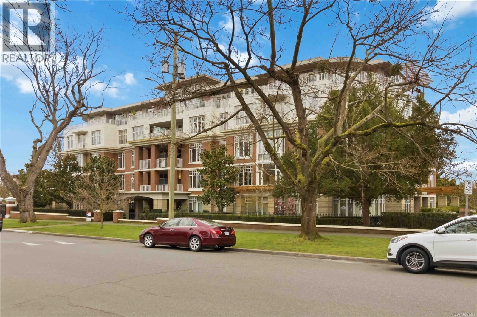 508 999 Burdett Ave, Victoria, British Columbia  V8V 3G7 - Photo 3 - 1027680