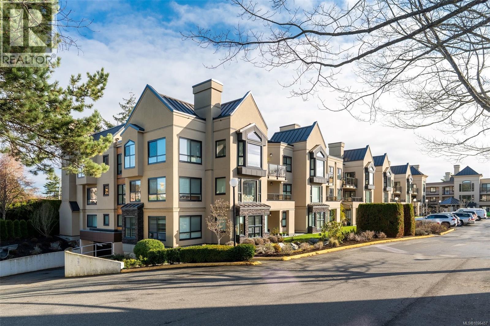 306 3969 Shelbourne St, Saanich, British Columbia  V8N 6J5 - Photo 1 - 1026457