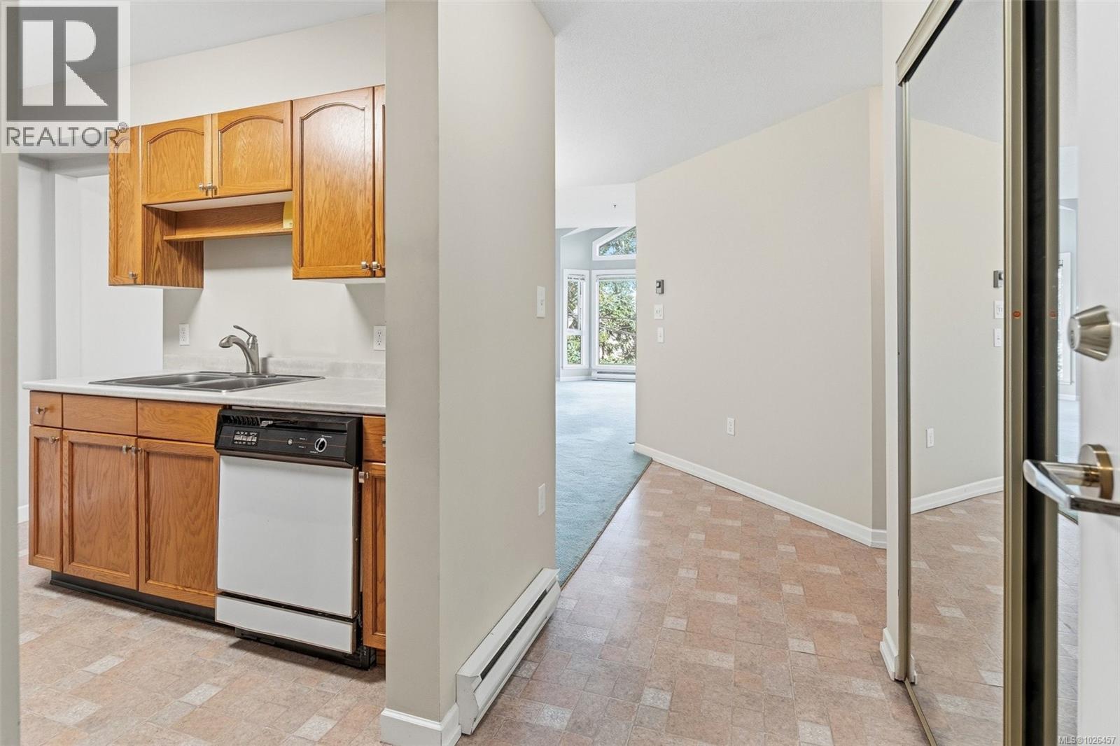 306 3969 Shelbourne St, Saanich, British Columbia  V8N 6J5 - Photo 17 - 1026457