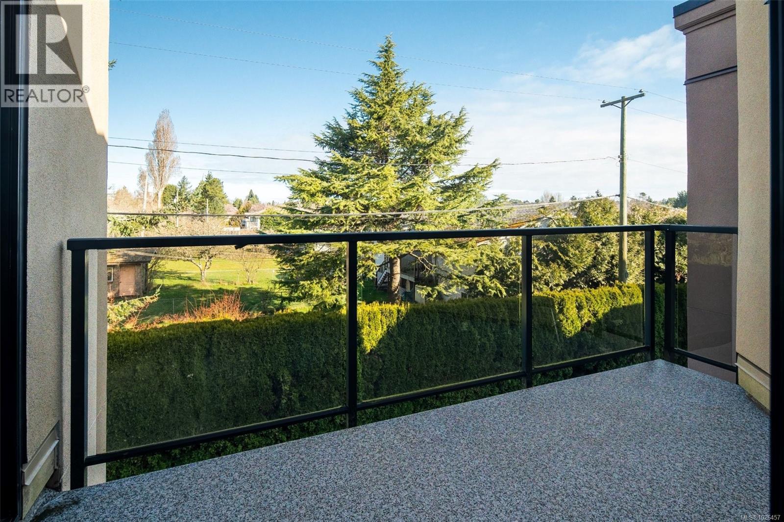 306 3969 Shelbourne St, Saanich, British Columbia  V8N 6J5 - Photo 19 - 1026457