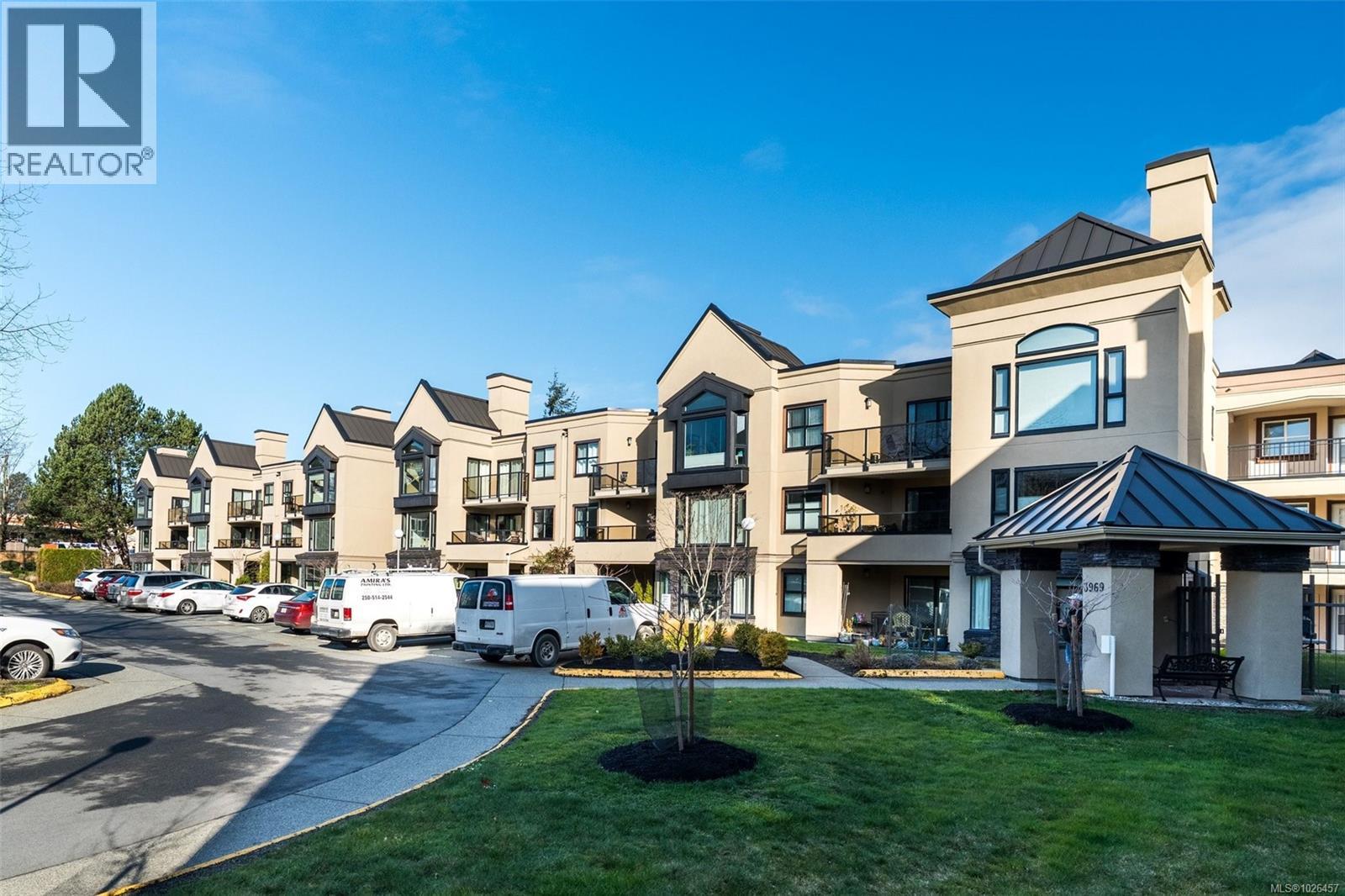 306 3969 Shelbourne St, Saanich, British Columbia  V8N 6J5 - Photo 4 - 1026457