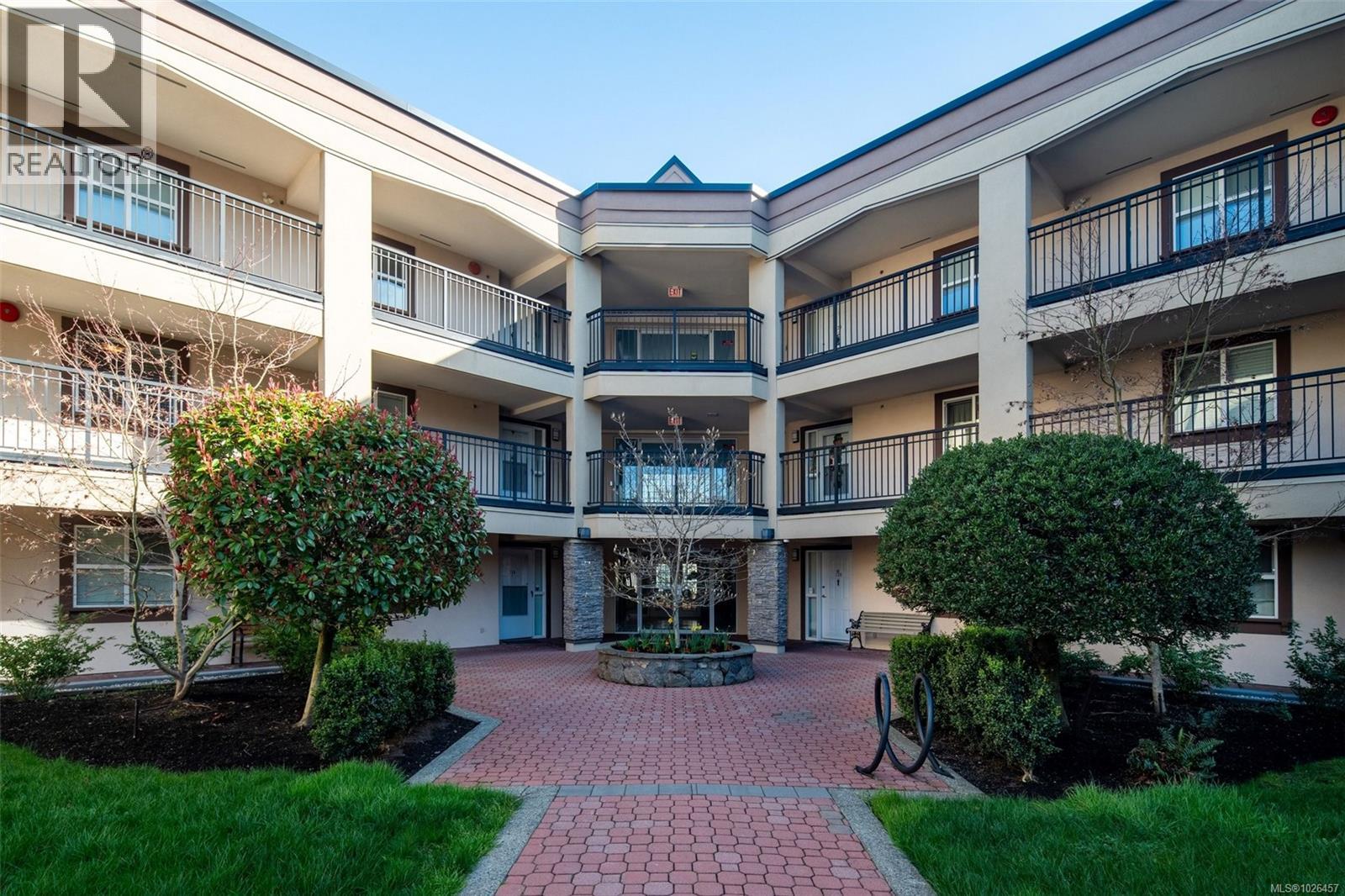 306 3969 Shelbourne St, Saanich, British Columbia  V8N 6J5 - Photo 6 - 1026457