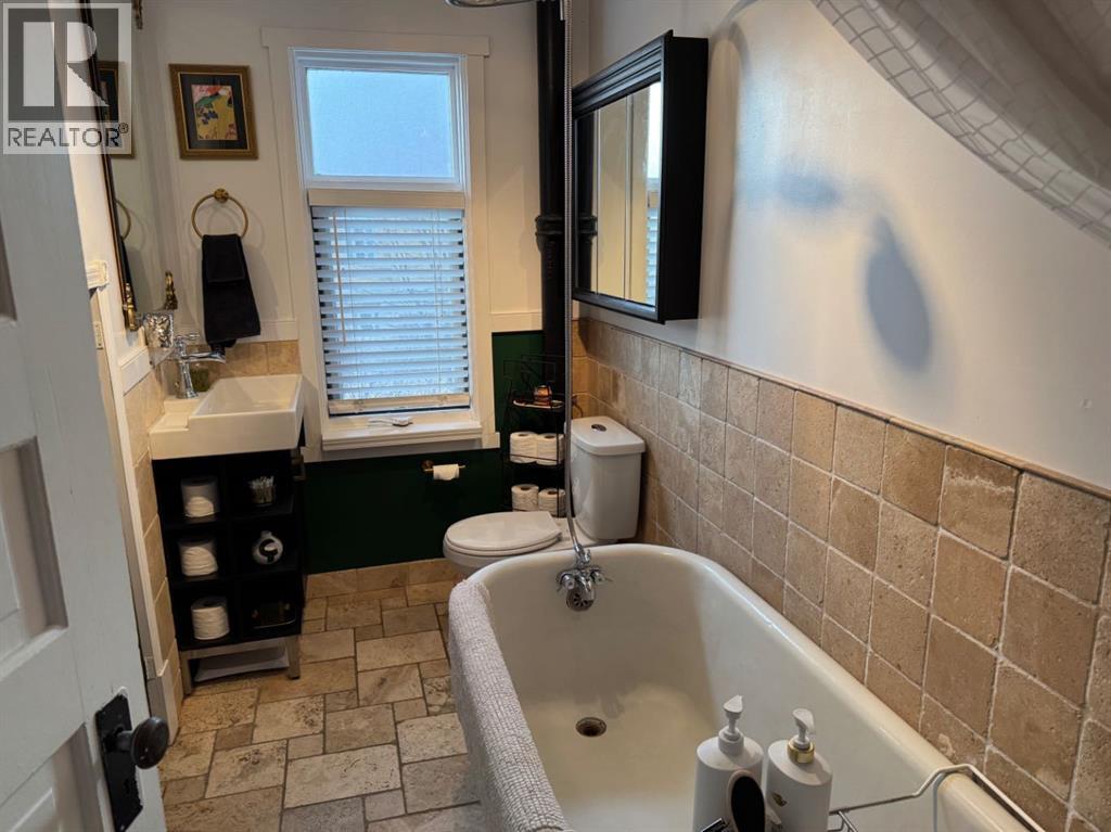 1204 7 Avenue S, Lethbridge, Alberta  T1J 1K7 - Photo 8 - A2289944