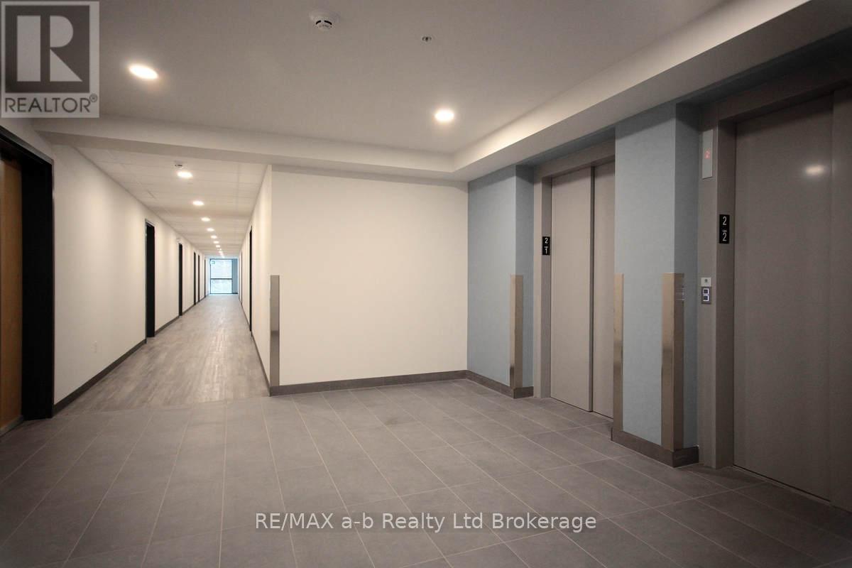 A - 370 South Street S, London East, Ontario  N6B 1B8 - Photo 7 - X12860468