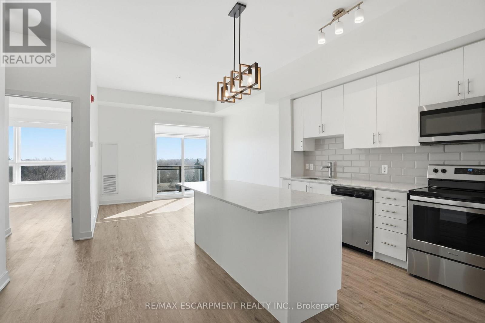 618 - 320 Plains Road E, Burlington, Ontario  L7T 0C1 - Photo 10 - W12856052