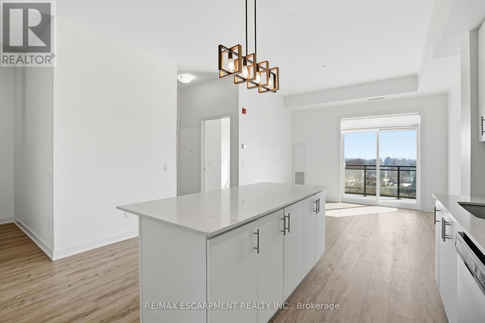 618 - 320 Plains Road E, Burlington, Ontario  L7T 0C1 - Photo 16 - W12856052