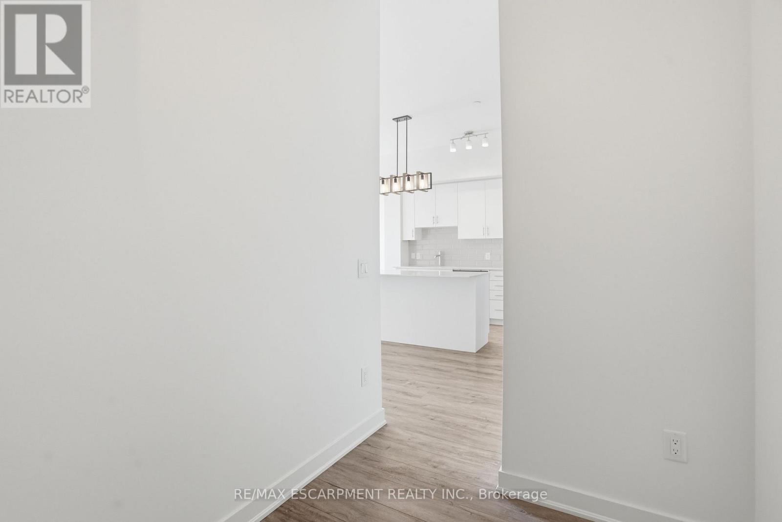 618 - 320 Plains Road E, Burlington, Ontario  L7T 0C1 - Photo 22 - W12856052