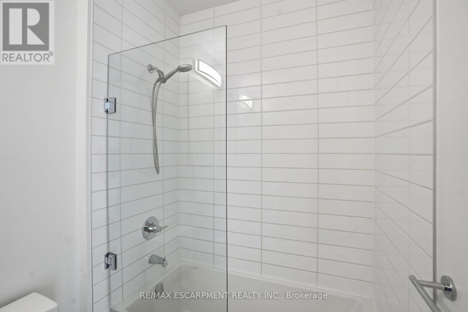 618 - 320 Plains Road E, Burlington, Ontario  L7T 0C1 - Photo 24 - W12856052