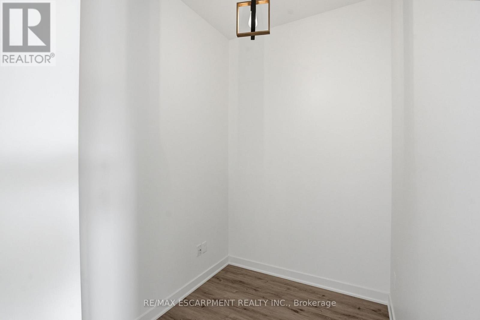 618 - 320 Plains Road E, Burlington, Ontario  L7T 0C1 - Photo 21 - W12856052