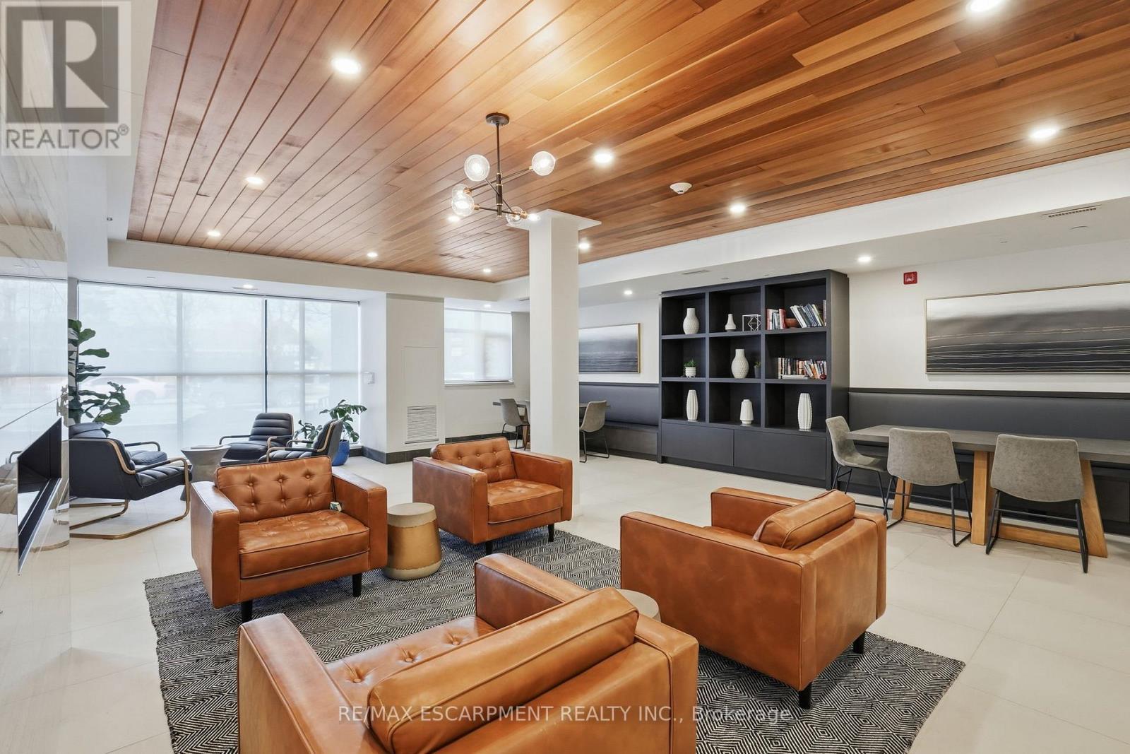 618 - 320 Plains Road E, Burlington, Ontario  L7T 0C1 - Photo 32 - W12856052