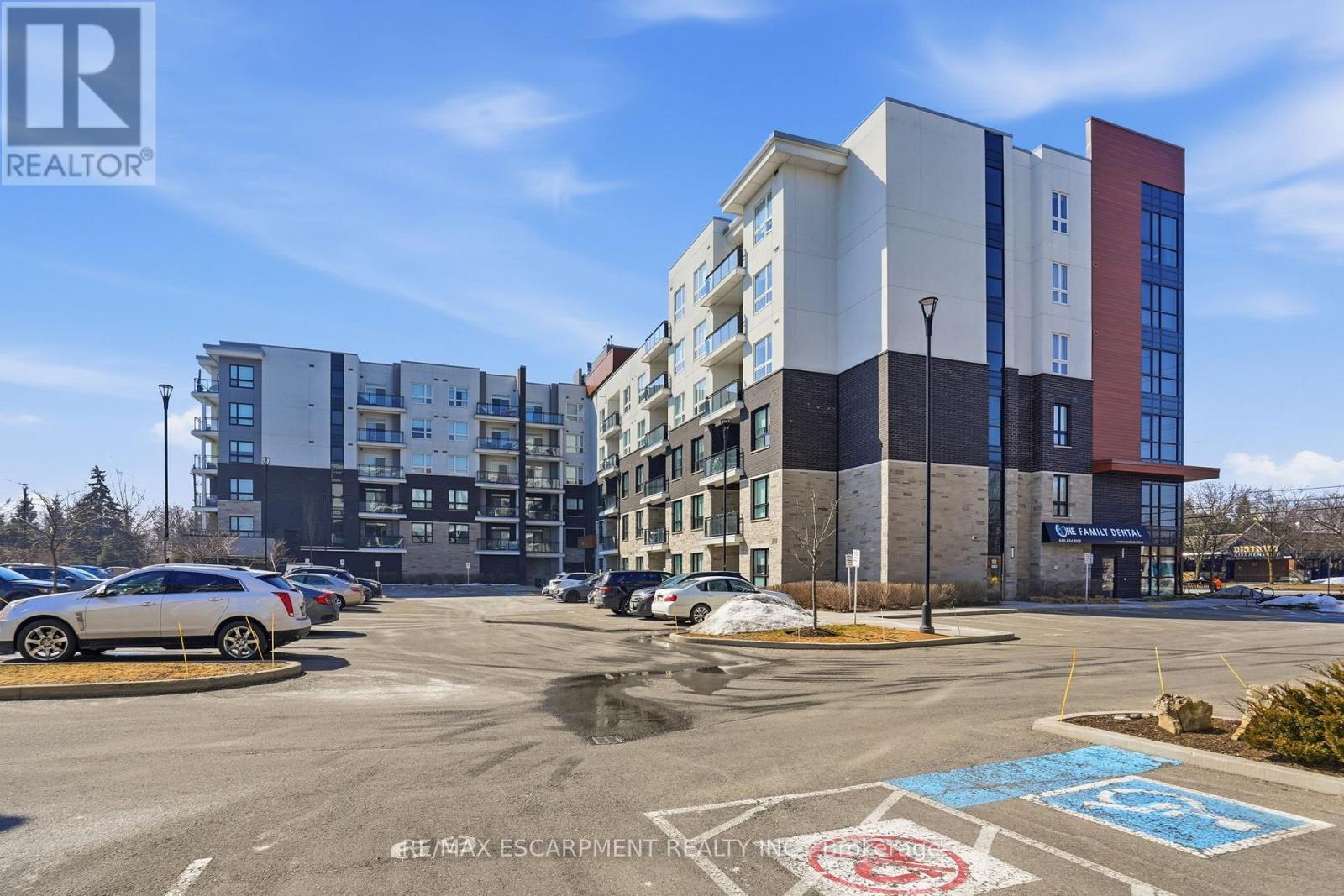 618 - 320 Plains Road E, Burlington, Ontario  L7T 0C1 - Photo 34 - W12856052