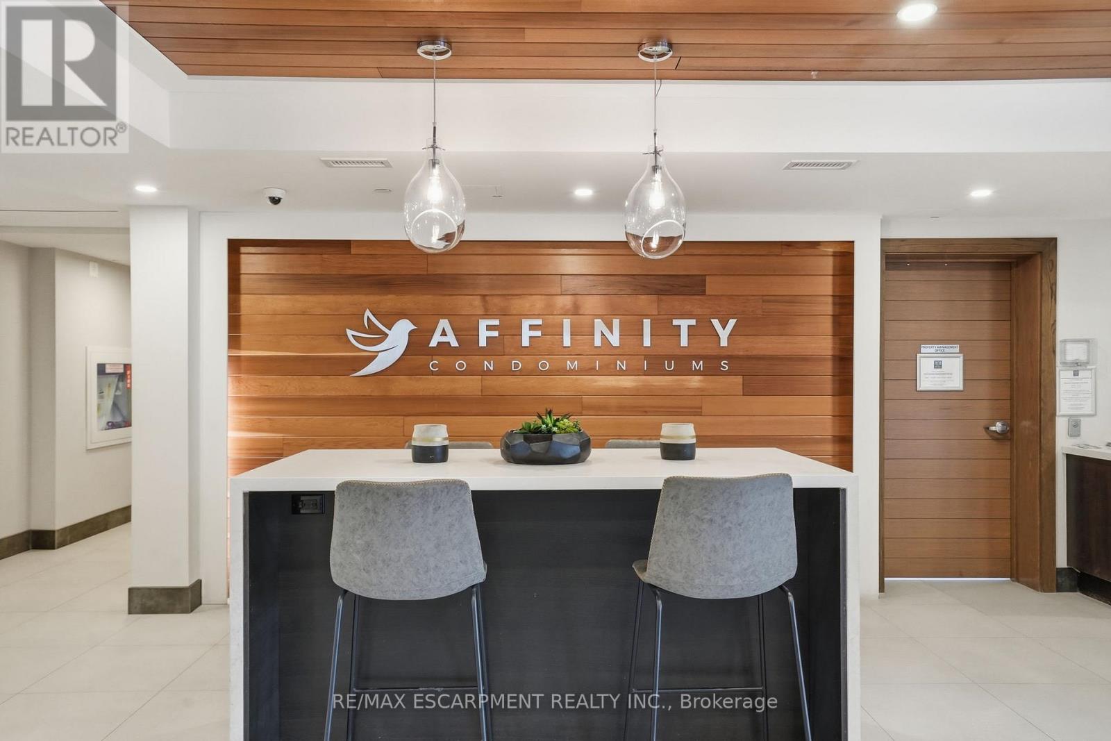 618 - 320 Plains Road E, Burlington, Ontario  L7T 0C1 - Photo 8 - W12856052