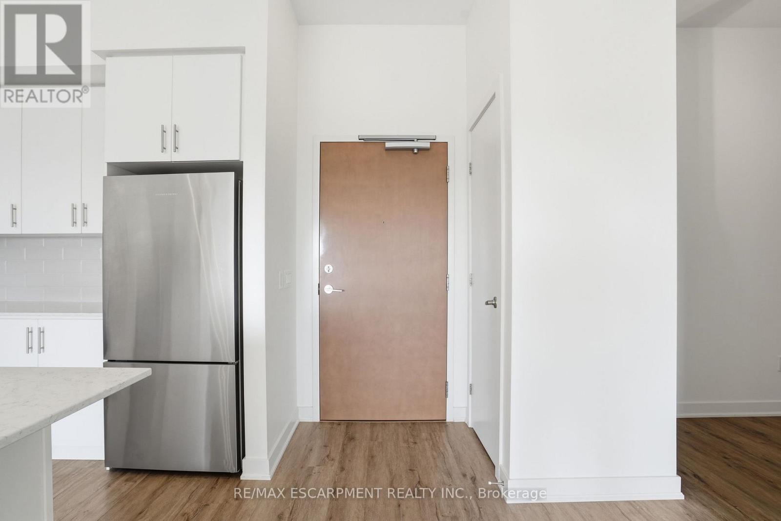 618 - 320 Plains Road E, Burlington, Ontario  L7T 0C1 - Photo 9 - W12856052