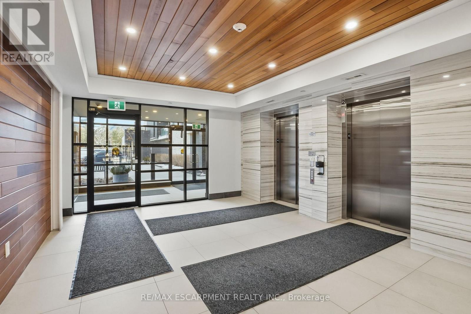 618 - 320 Plains Road E, Burlington, Ontario  L7T 0C1 - Photo 7 - W12856052