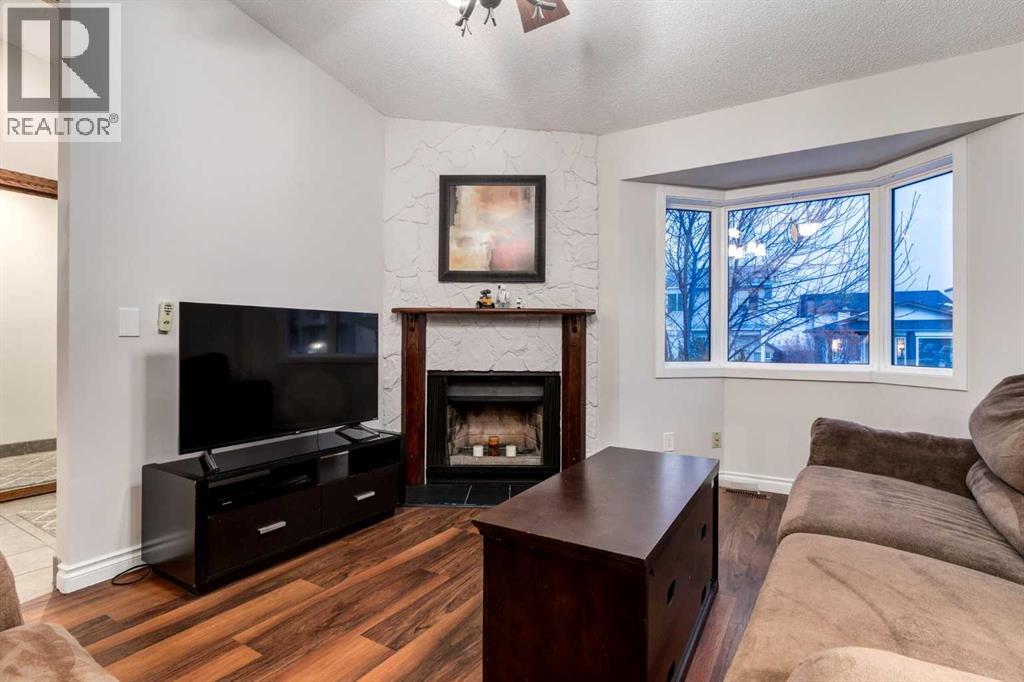 27 Bedfield Close Ne, Calgary, Alberta  T3K 3L3 - Photo 3 - A2252638