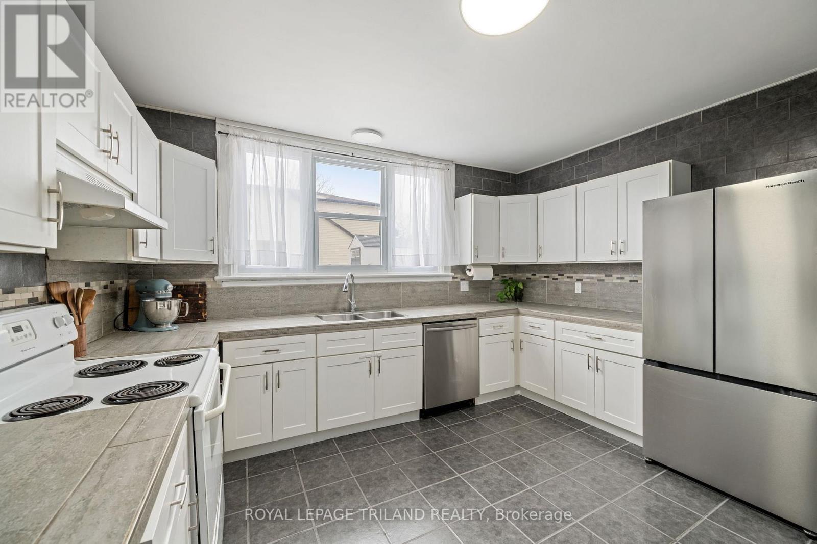 30 Malakoff Street, St. Thomas, Ontario  N5P 1L7 - Photo 10 - X12860422