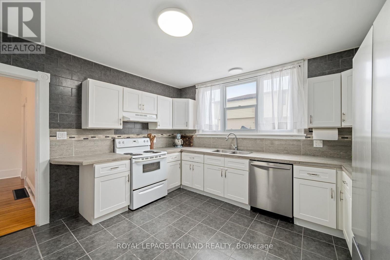 30 Malakoff Street, St. Thomas, Ontario  N5P 1L7 - Photo 11 - X12860422