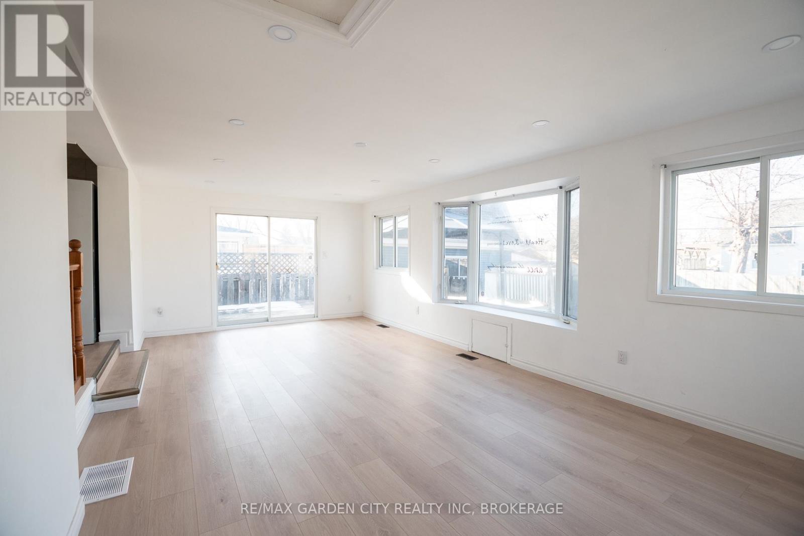 9 Fir Avenue, St. Catharines, Ontario  L2P 1B6 - Photo 14 - X12860528