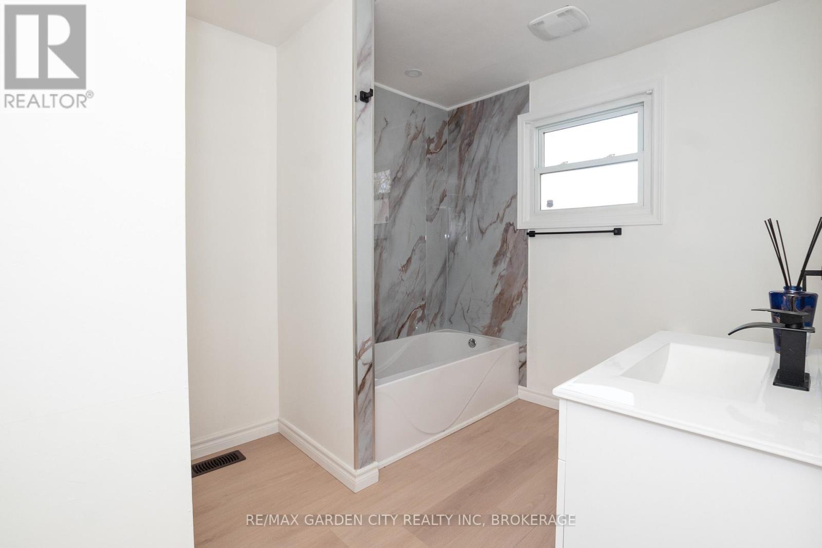 9 Fir Avenue, St. Catharines, Ontario  L2P 1B6 - Photo 17 - X12860528