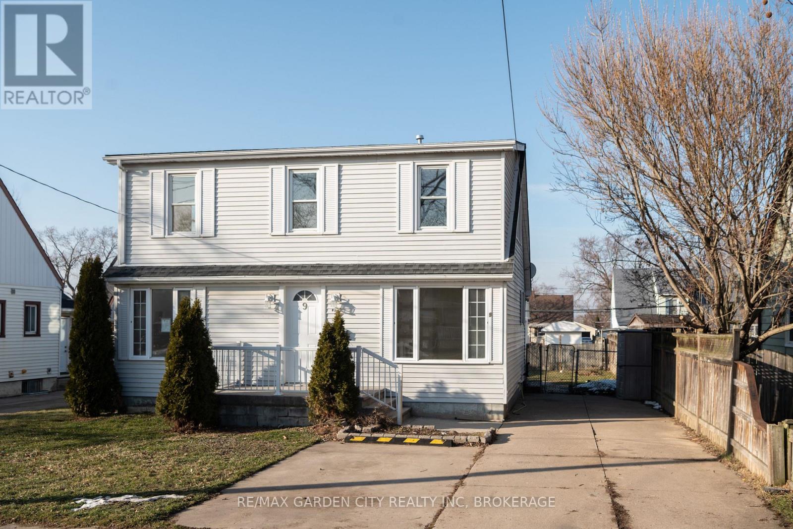 9 Fir Avenue, St. Catharines, Ontario  L2P 1B6 - Photo 2 - X12860528
