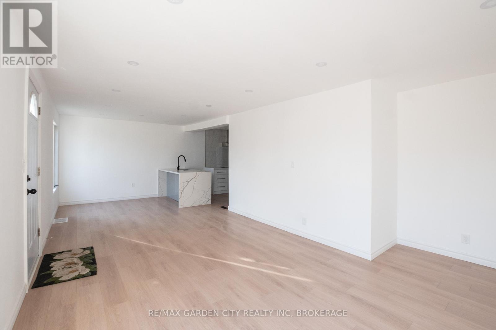 9 Fir Avenue, St. Catharines, Ontario  L2P 1B6 - Photo 6 - X12860528