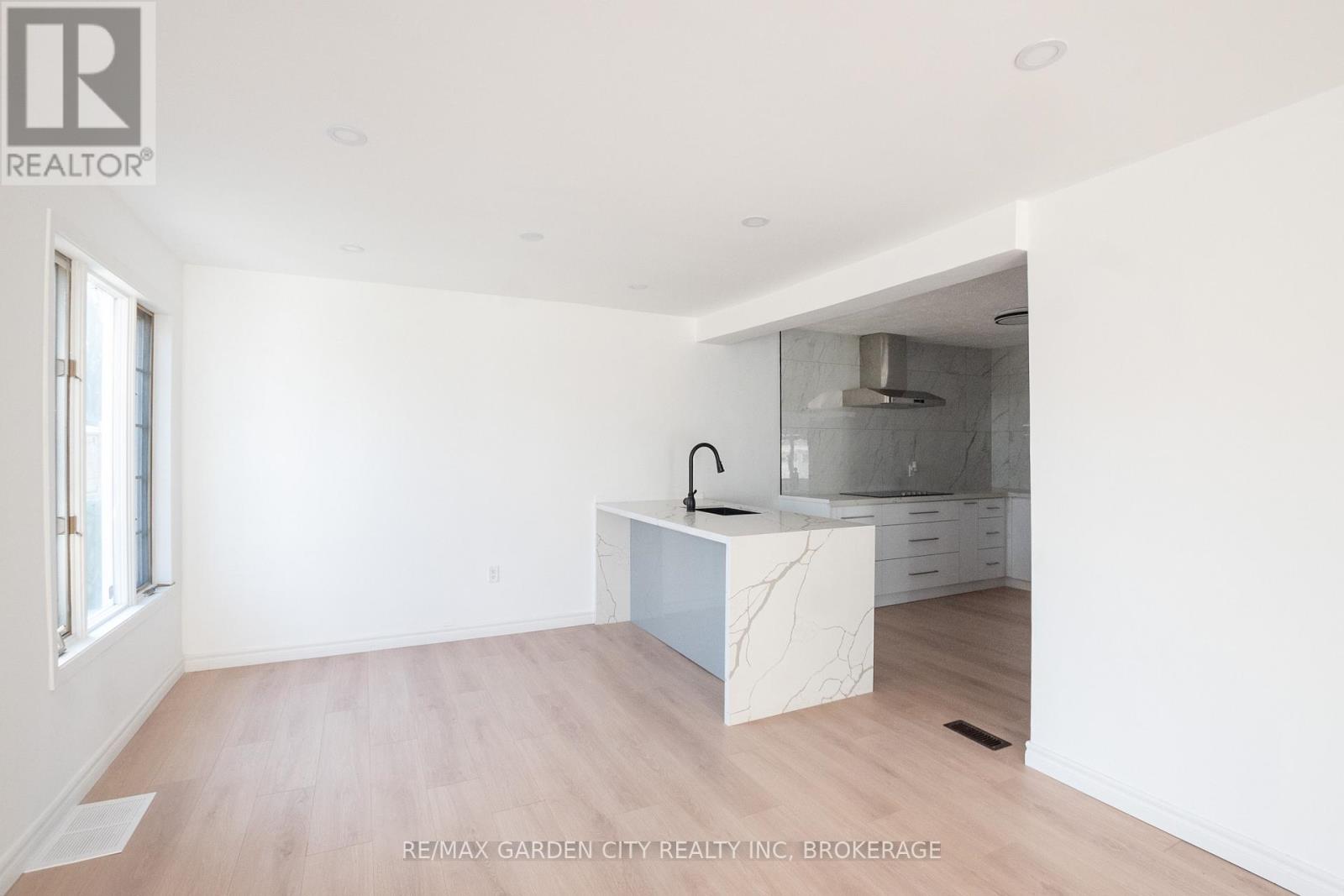 9 Fir Avenue, St. Catharines, Ontario  L2P 1B6 - Photo 7 - X12860528