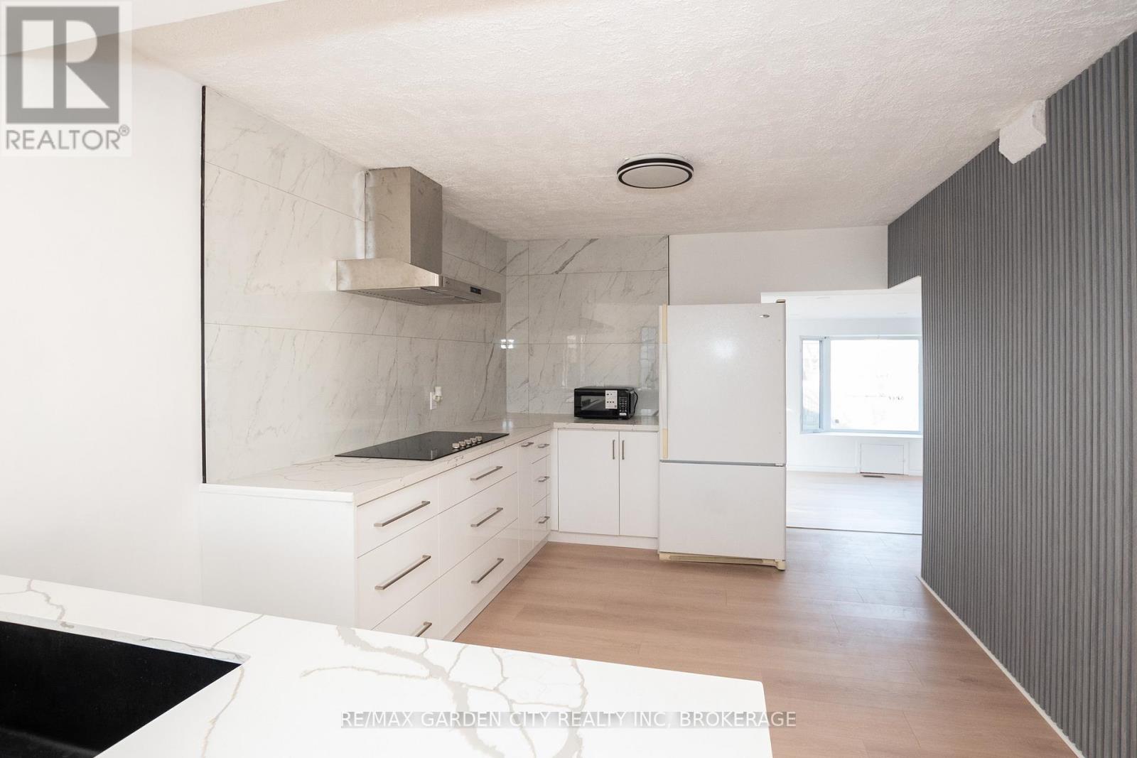 9 Fir Avenue, St. Catharines, Ontario  L2P 1B6 - Photo 8 - X12860528