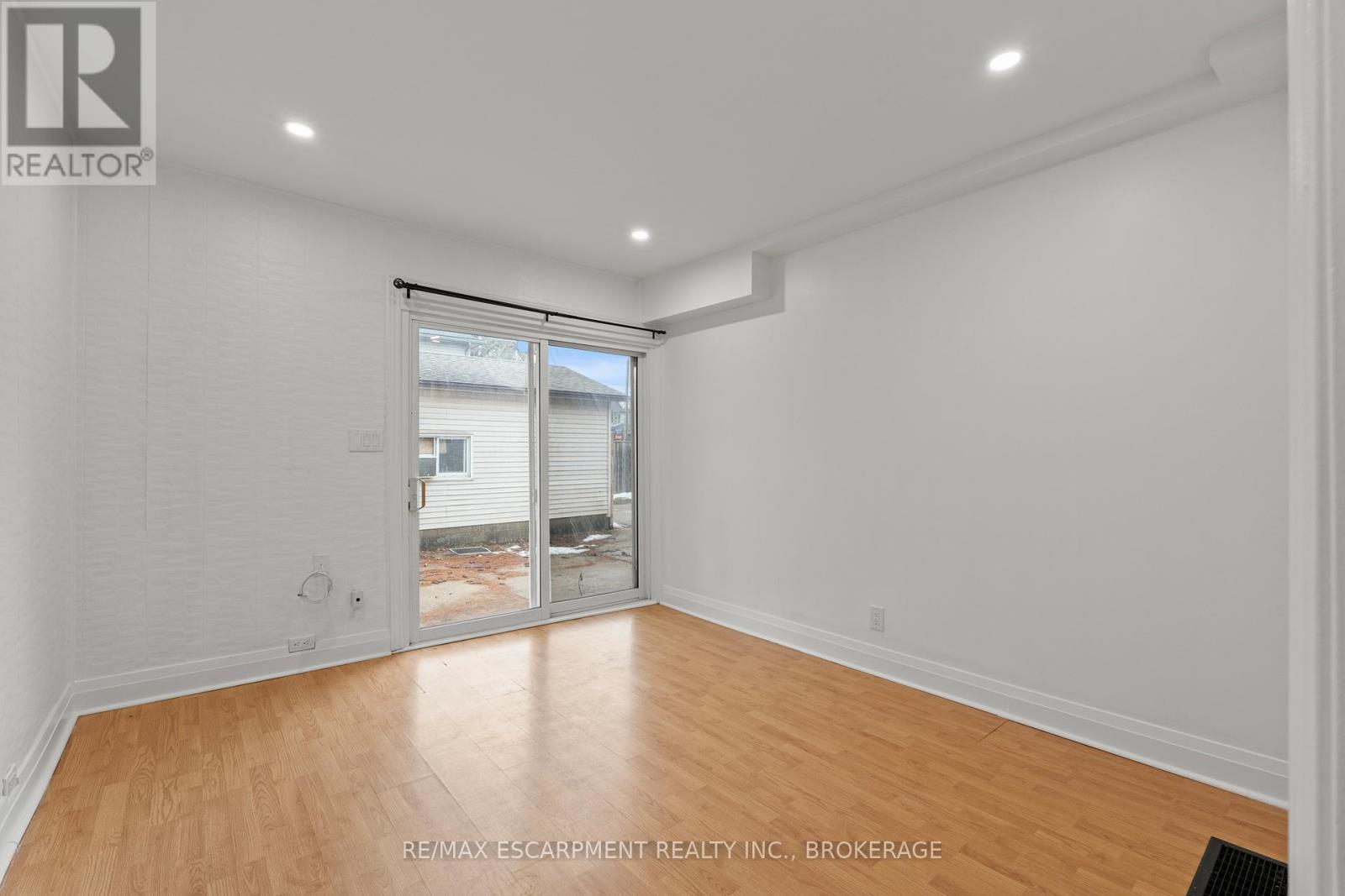 Lower - 15 Mccormick Street, Welland, Ontario  L3C 4L8 - Photo 4 - X12860584