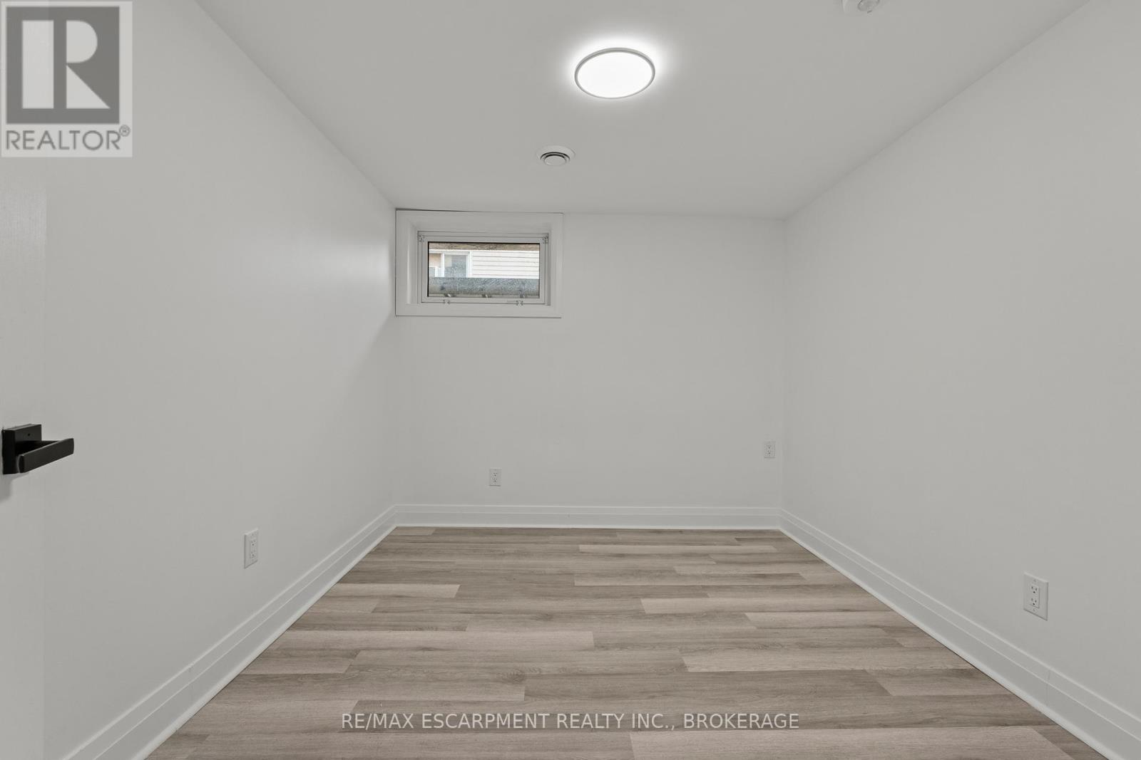 Lower - 15 Mccormick Street, Welland, Ontario  L3C 4L8 - Photo 8 - X12860584