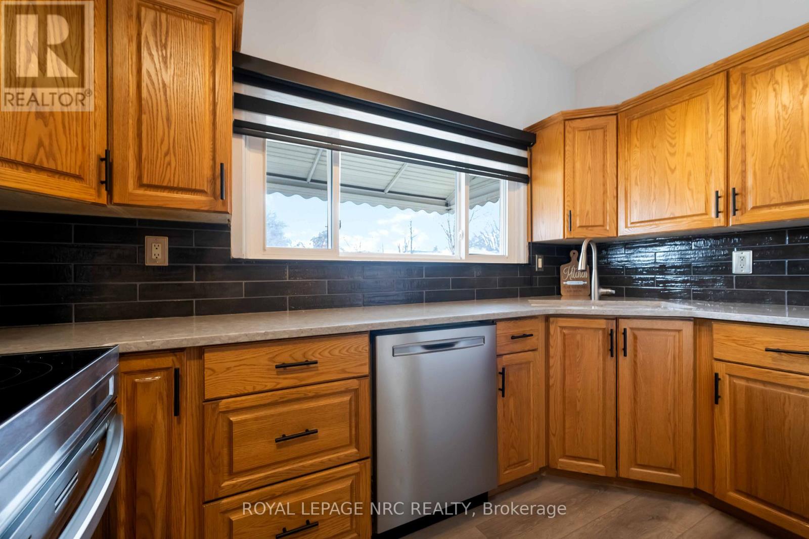 4542 Nancy Drive, Niagara Falls, Ontario  L2E 5L3 - Photo 12 - X12860638