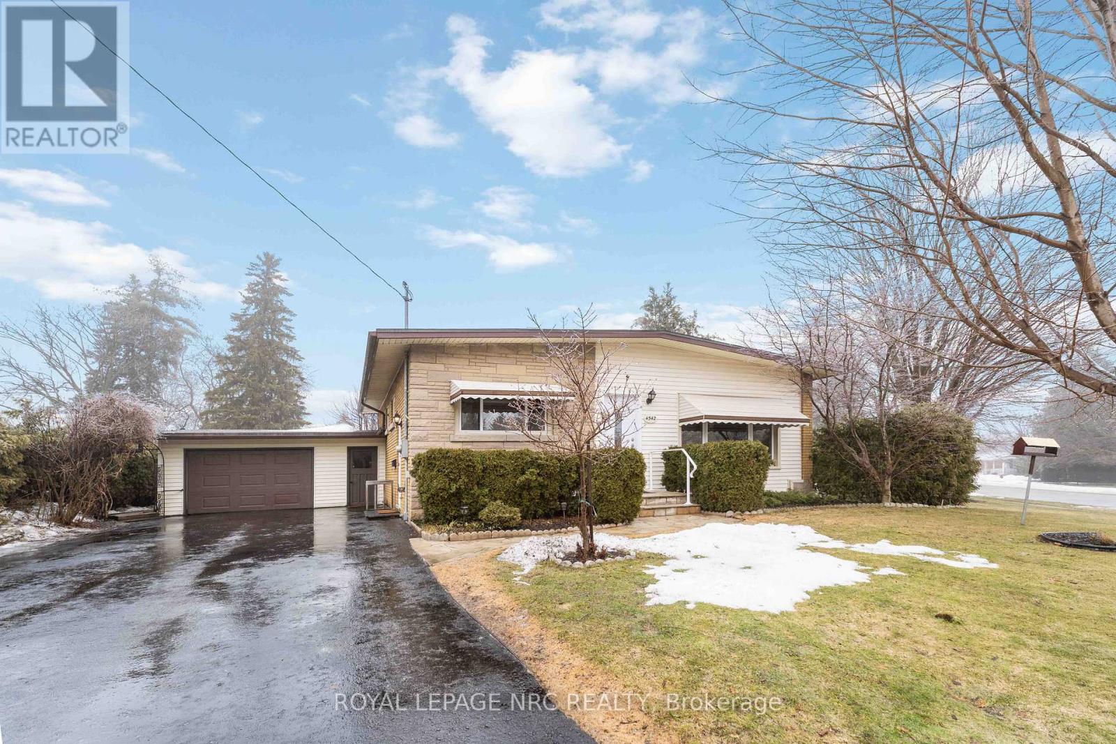 4542 Nancy Drive, Niagara Falls, Ontario  L2E 5L3 - Photo 2 - X12860638