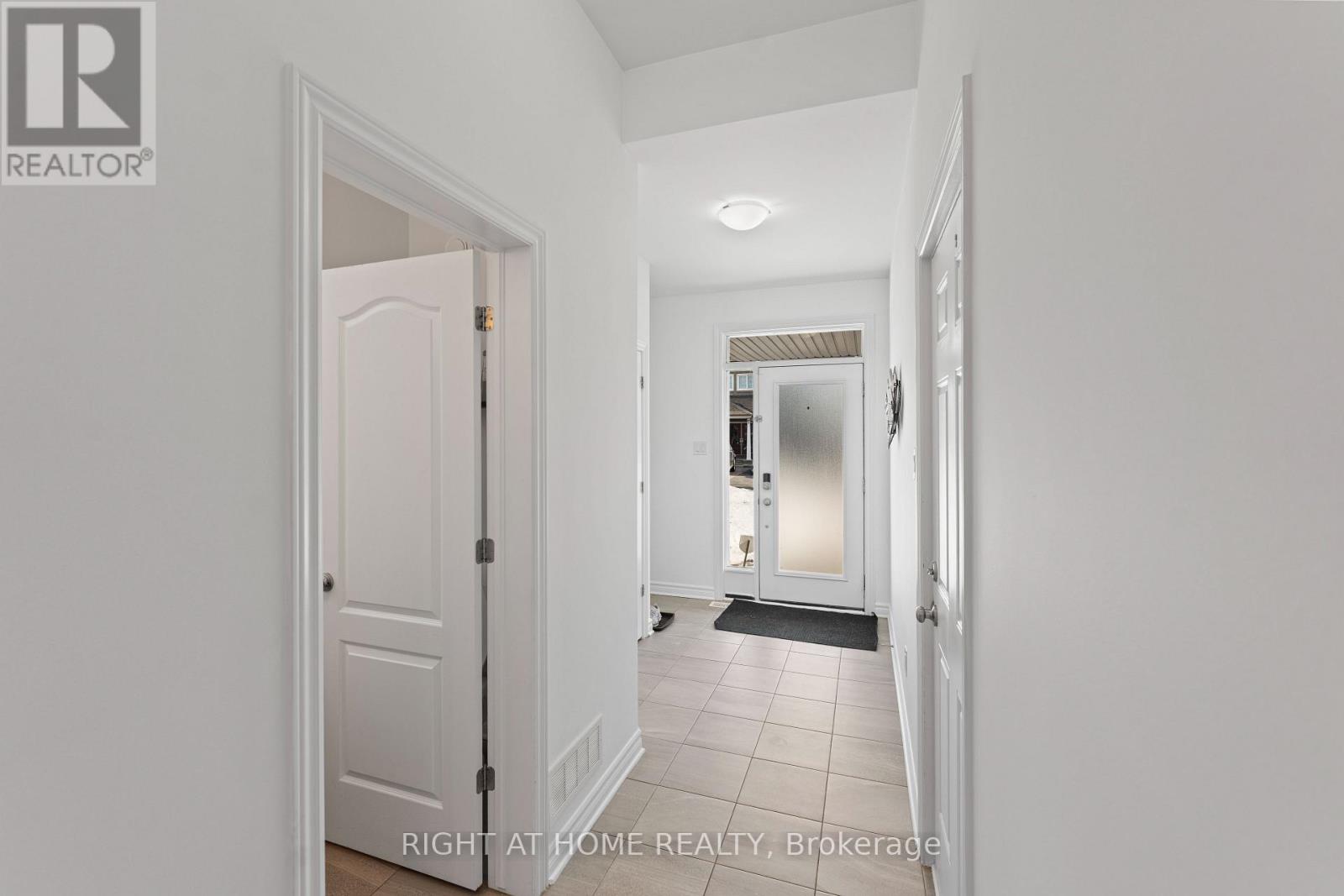 231 Osterley Way, Ottawa, Ontario  K2S 2P3 - Photo 4 - X12816540