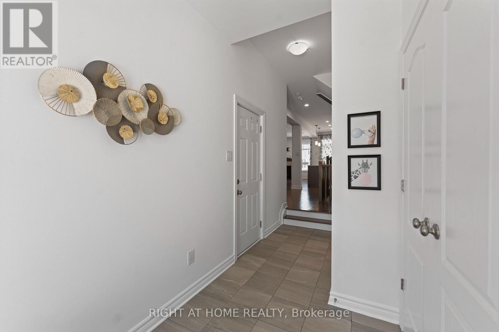 231 Osterley Way, Ottawa, Ontario  K2S 2P3 - Photo 2 - X12816540