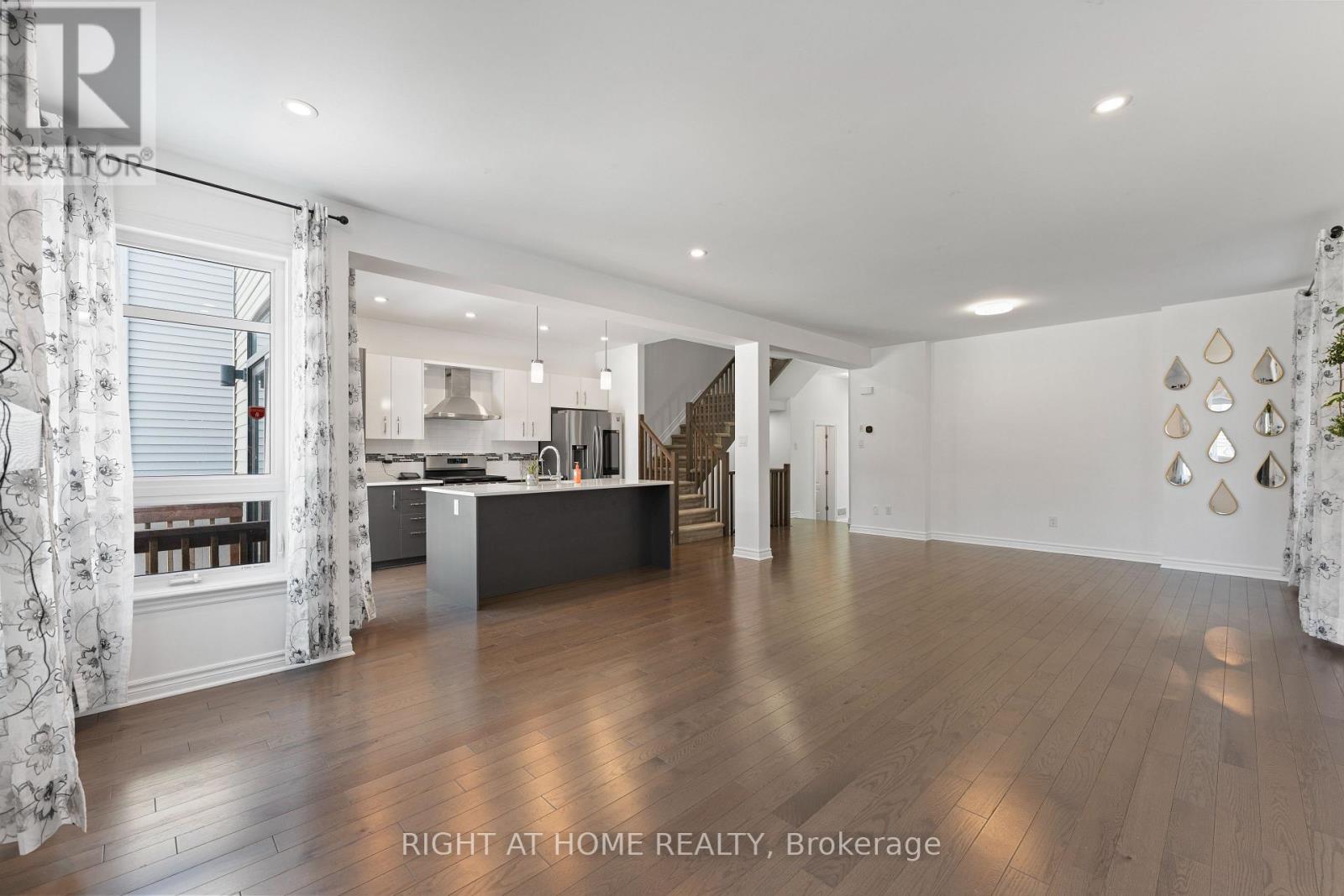 231 Osterley Way, Ottawa, Ontario  K2S 2P3 - Photo 6 - X12816540