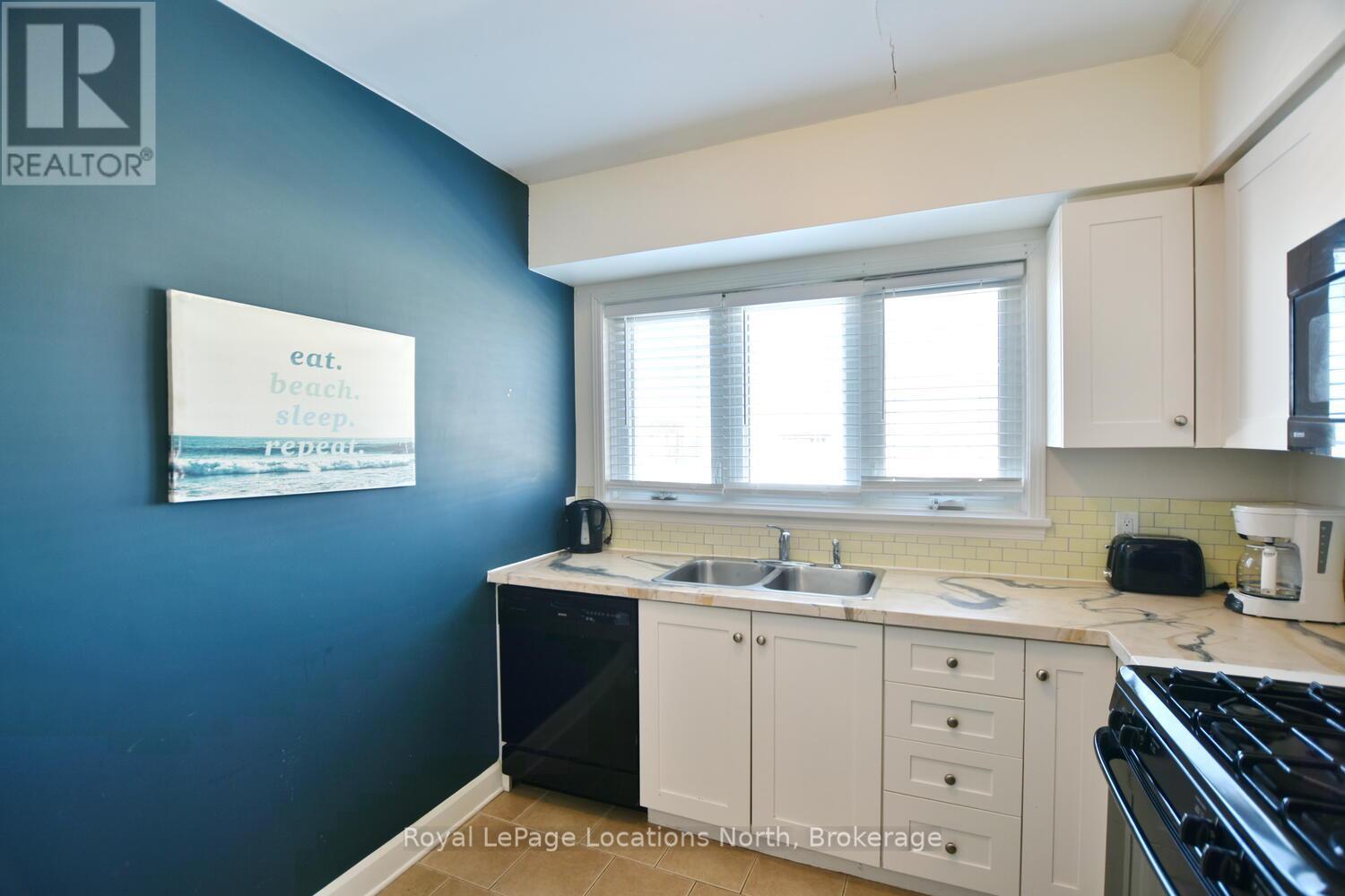 11 Spruce St Street, Wasaga Beach, Ontario  L9Z 2L4 - Photo 13 - S12860414