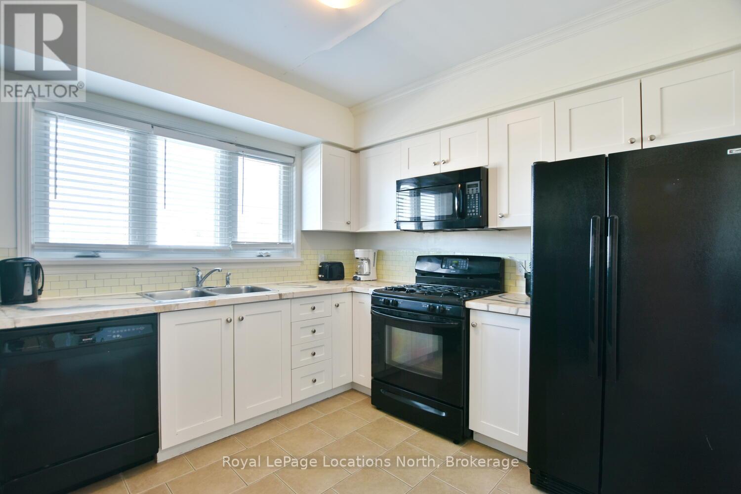 11 Spruce St Street, Wasaga Beach, Ontario  L9Z 2L4 - Photo 15 - S12860414