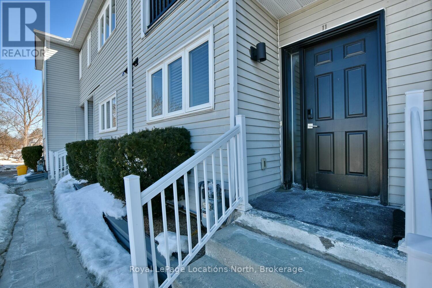 11 Spruce St Street, Wasaga Beach, Ontario  L9Z 2L4 - Photo 2 - S12860414
