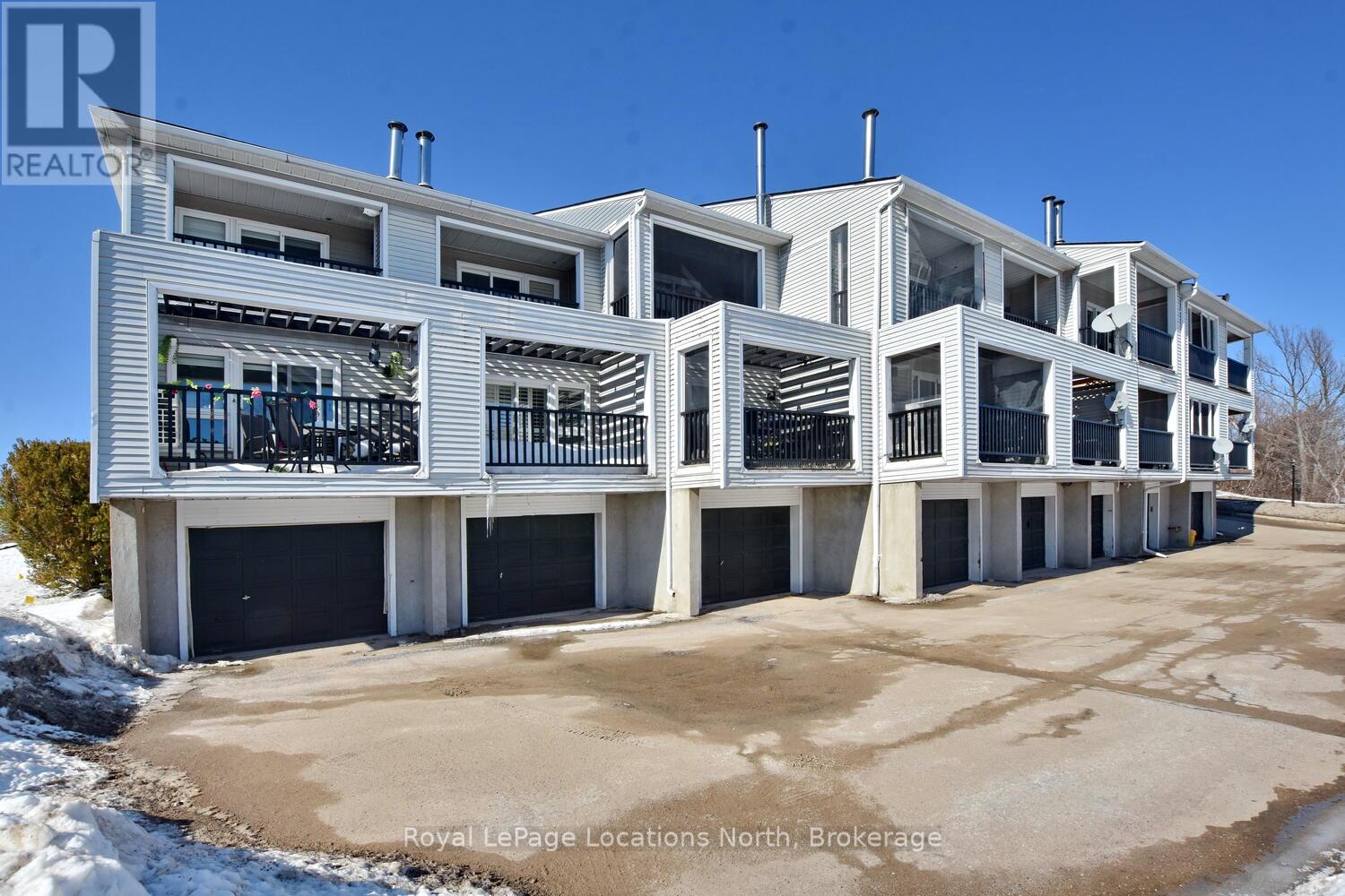 11 Spruce St Street, Wasaga Beach, Ontario  L9Z 2L4 - Photo 3 - S12860414