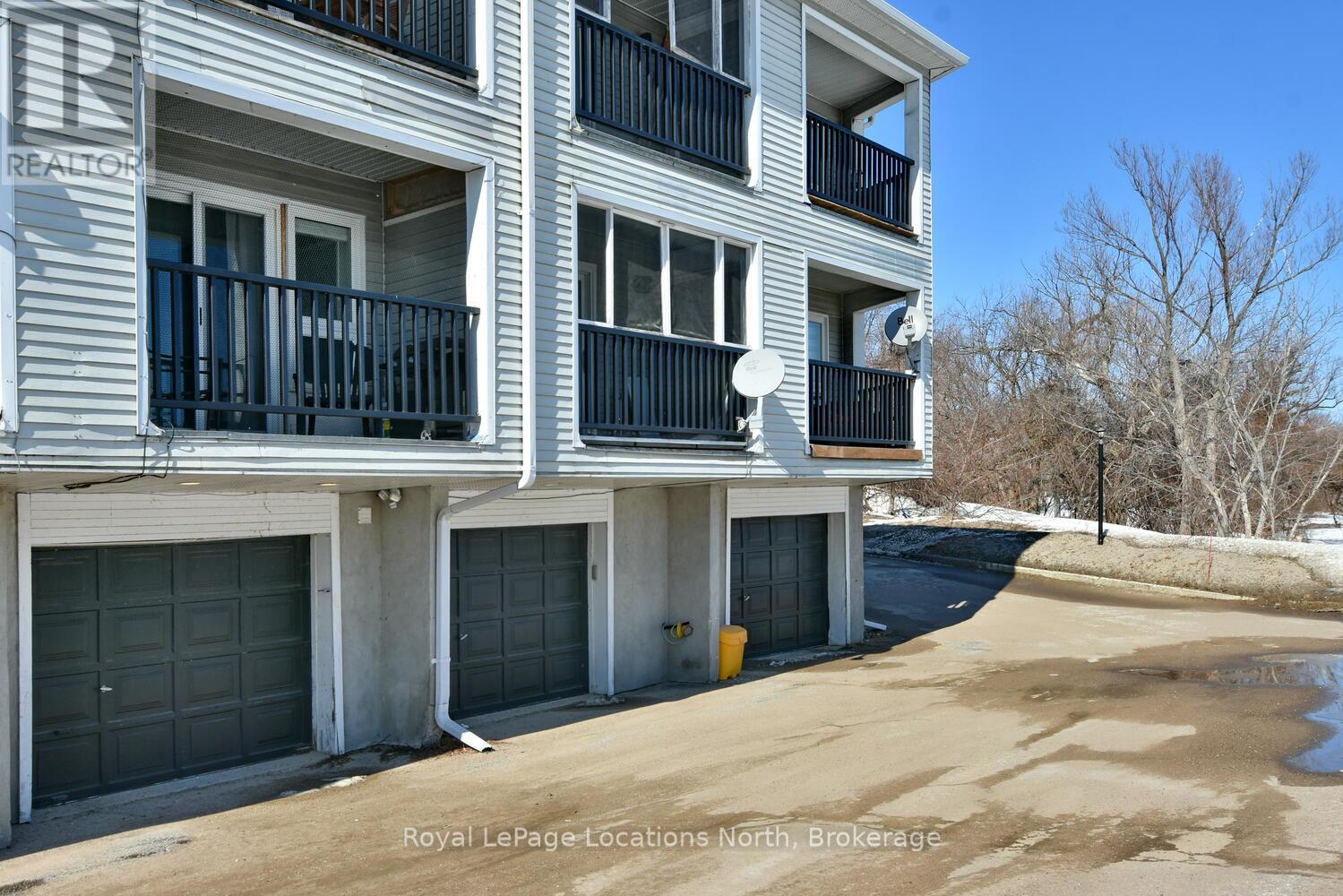 11 Spruce St Street, Wasaga Beach, Ontario  L9Z 2L4 - Photo 4 - S12860414