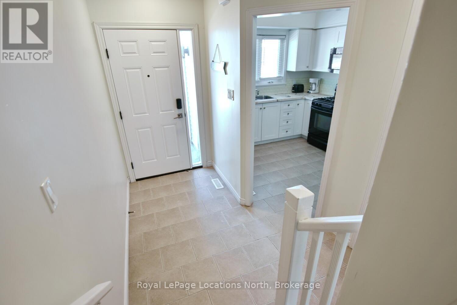 11 Spruce St Street, Wasaga Beach, Ontario  L9Z 2L4 - Photo 9 - S12860414