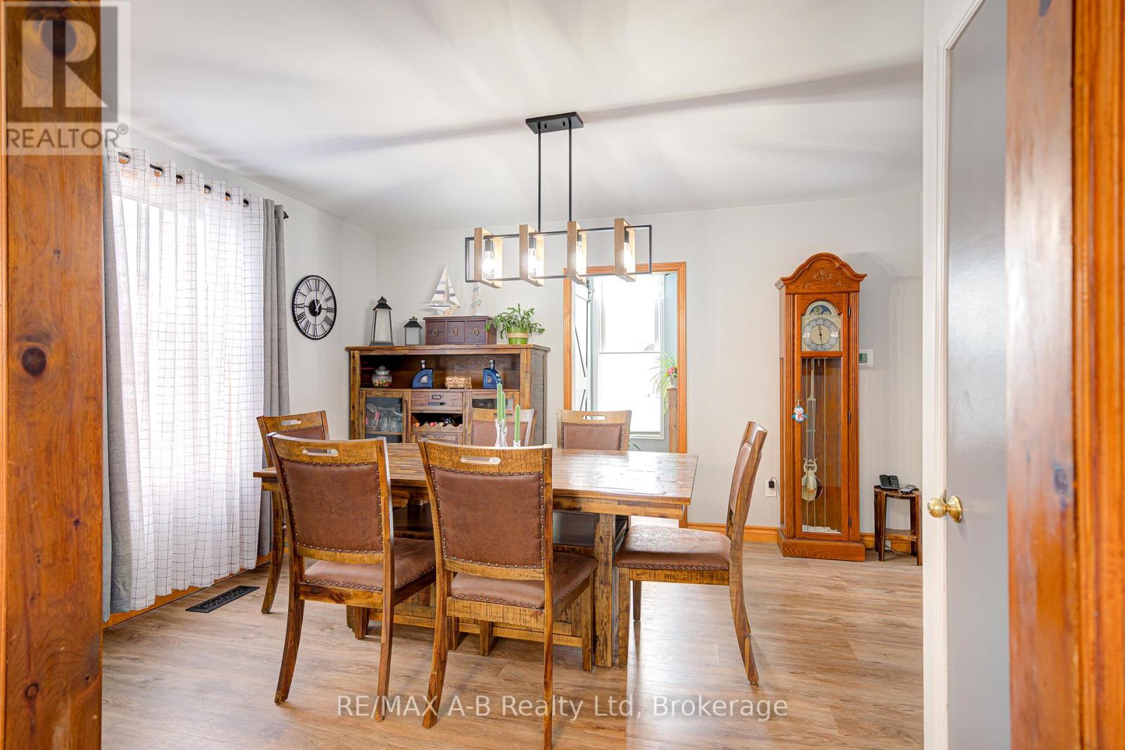 36 Huron Street, Huron East, Ontario  N0K 1W0 - Photo 12 - X12860570