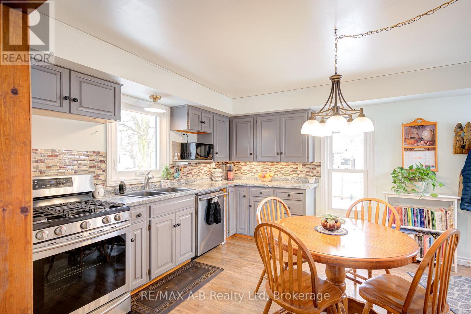 36 Huron Street, Huron East, Ontario  N0K 1W0 - Photo 16 - X12860570