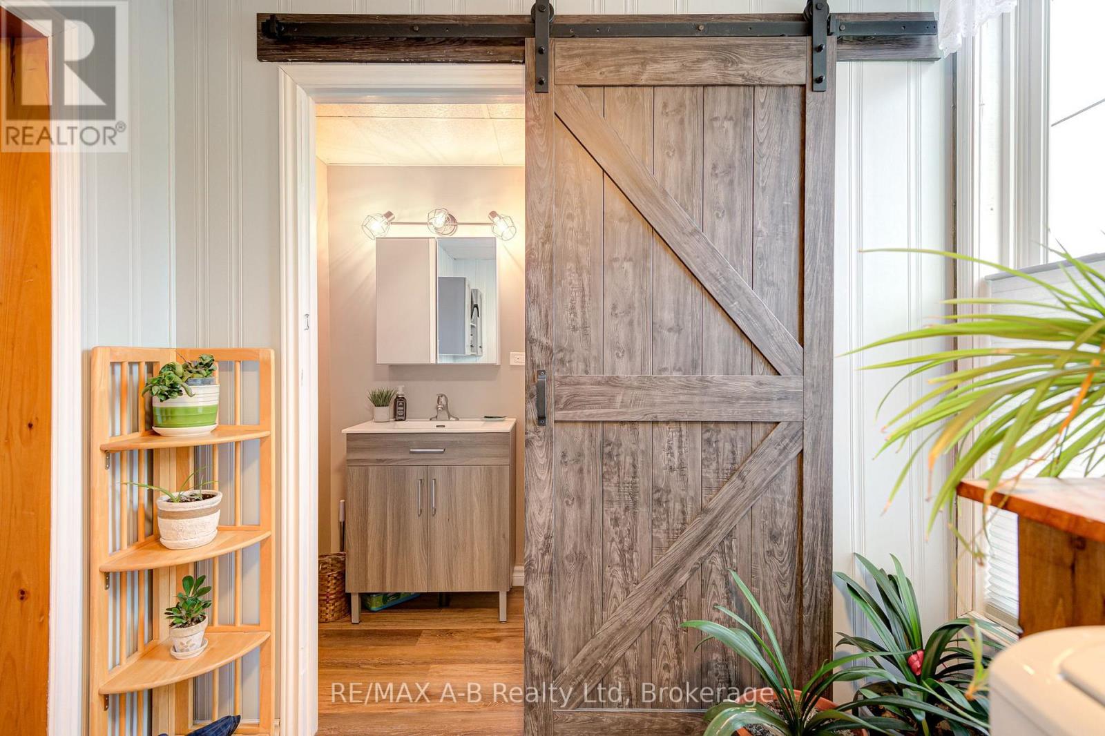 36 Huron Street, Huron East, Ontario  N0K 1W0 - Photo 24 - X12860570