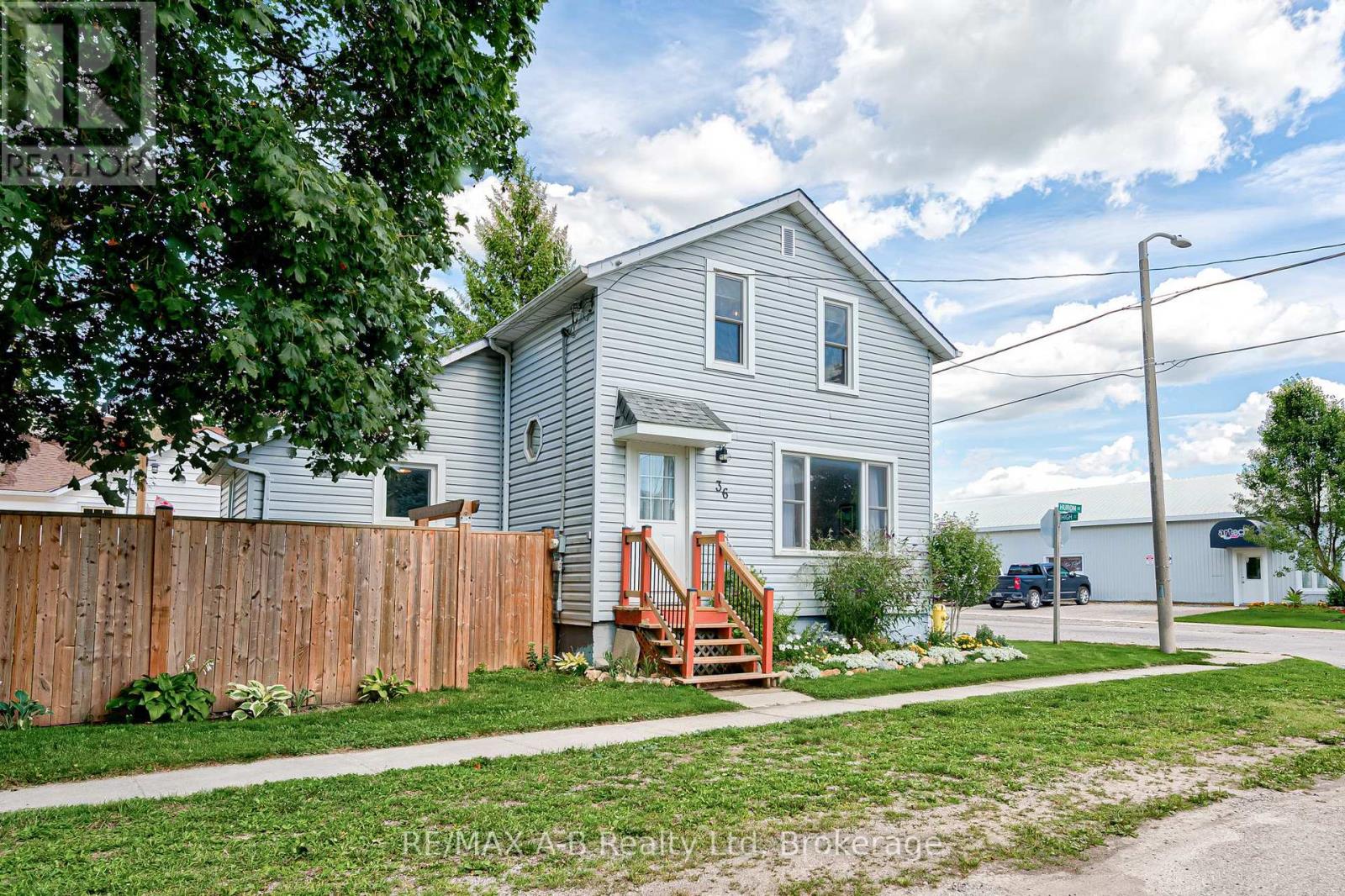 36 Huron Street, Huron East, Ontario  N0K 1W0 - Photo 3 - X12860570