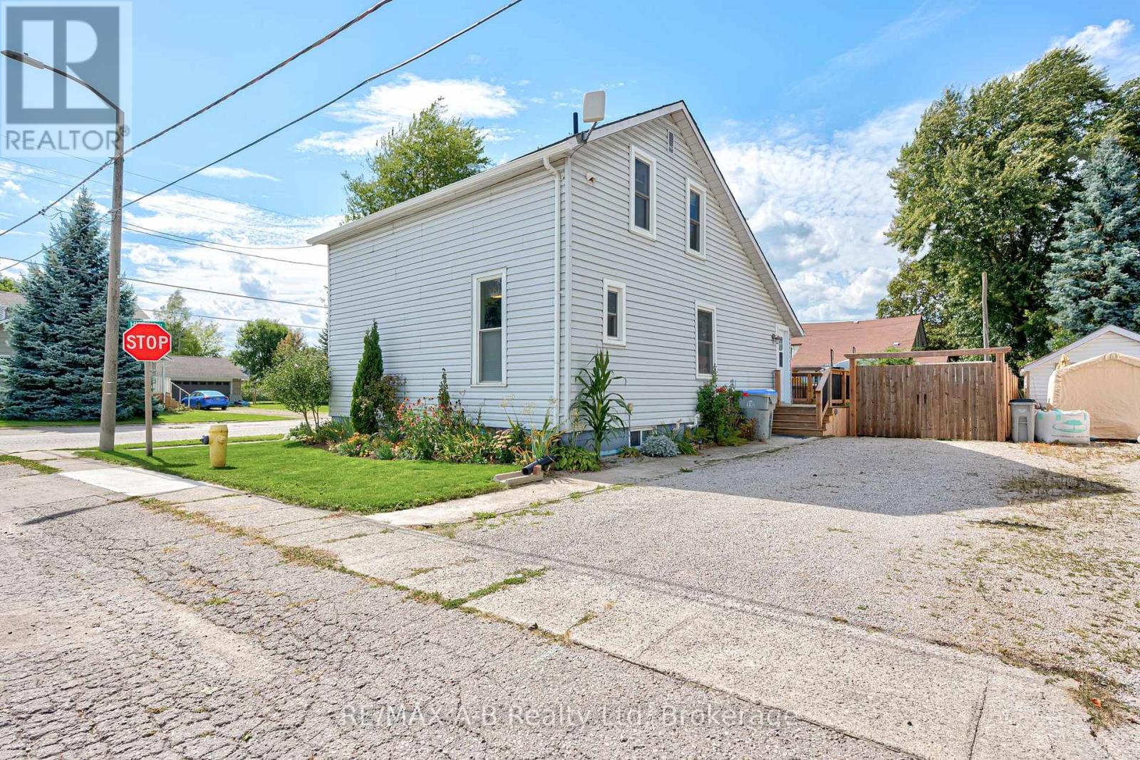 36 Huron Street, Huron East, Ontario  N0K 1W0 - Photo 5 - X12860570