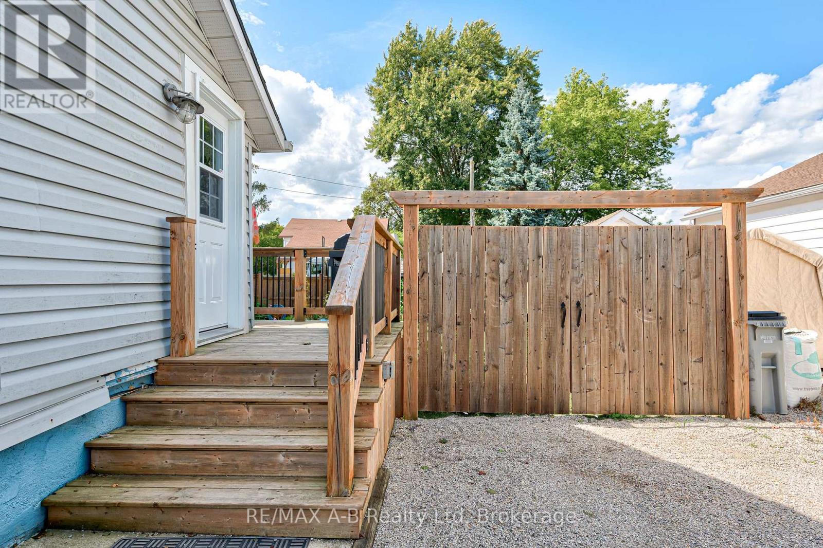 36 Huron Street, Huron East, Ontario  N0K 1W0 - Photo 6 - X12860570