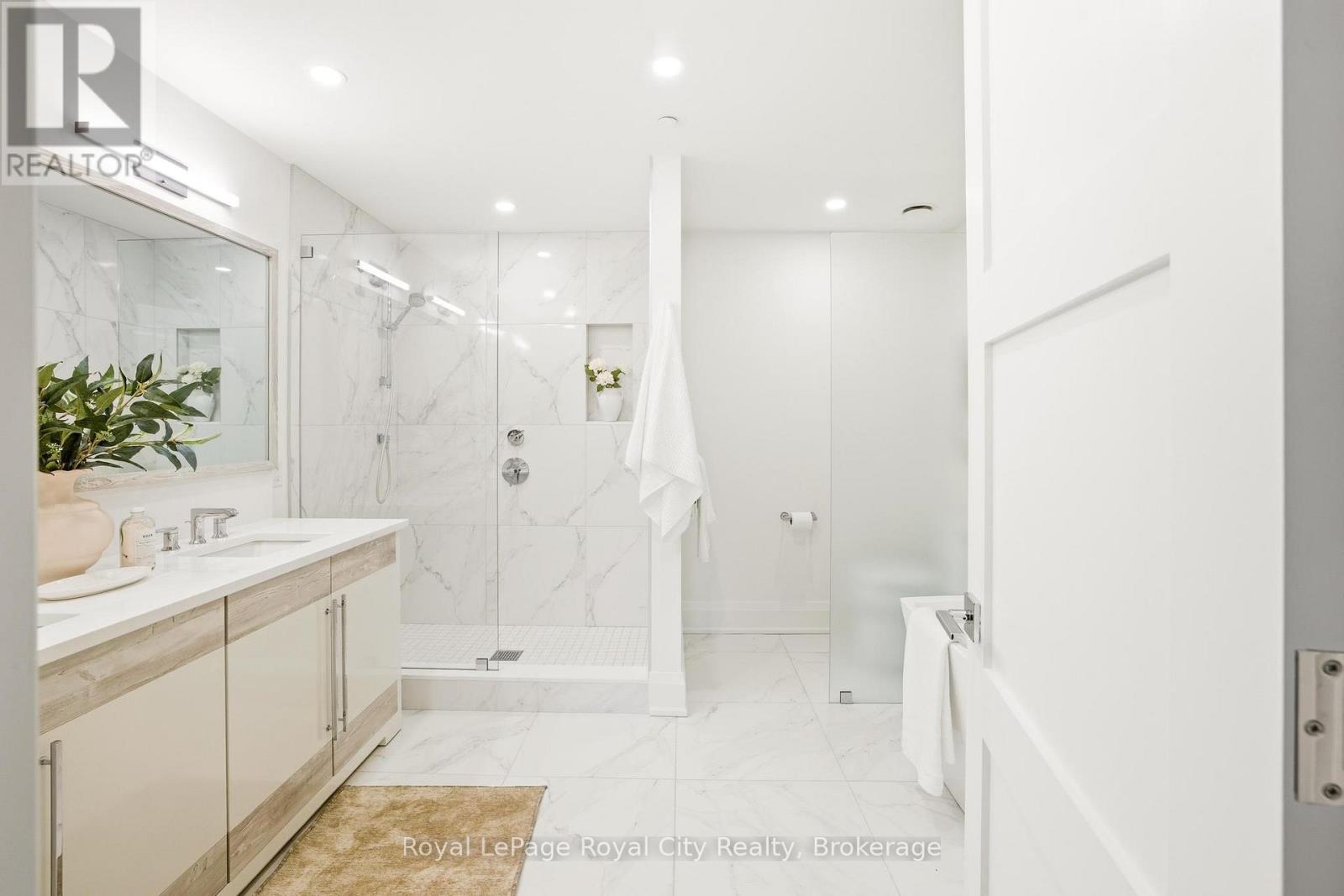 211 - 6523 Wellington 7 Road, Centre Wellington, Ontario  N0B 1S0 - Photo 24 - X12860578