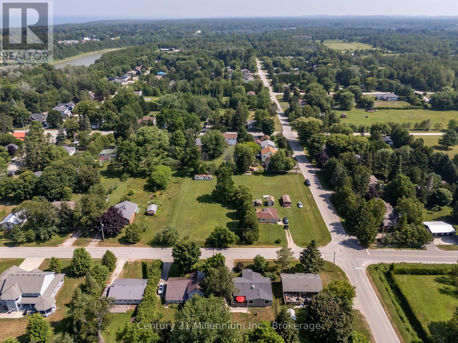 477 Clarendon Street, Saugeen Shores, Ontario  N0H 2L0 - Photo 6 - X12860644